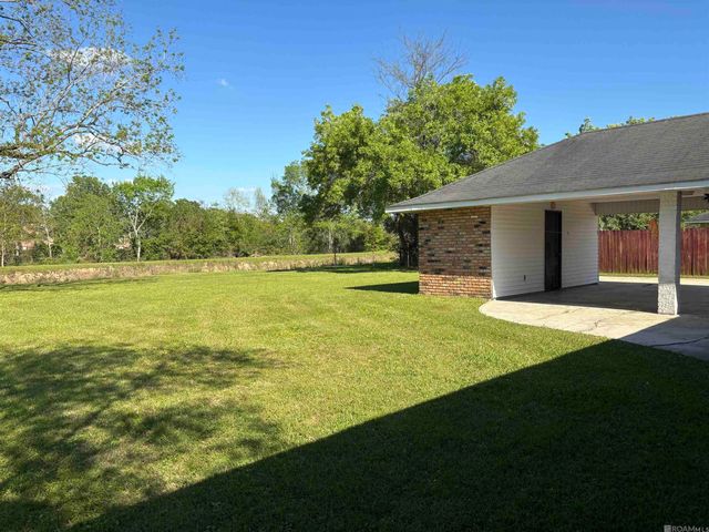 1847 Stonewood Dr, Baton Rouge, LA 70808