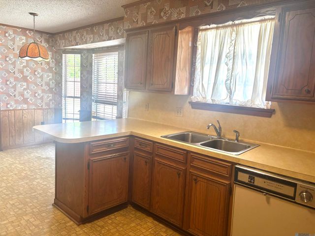 1847 Stonewood Dr, Baton Rouge, LA 70808