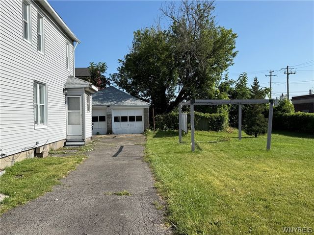 1246 Calumet Avenue, Niagara Falls, NY 14305