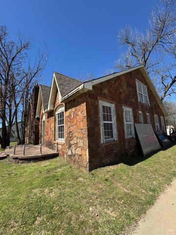 401 Pine Bluff Street, Paris, TX 75460