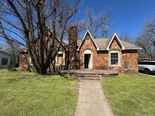 401 Pine Bluff Street, Paris, TX 75460