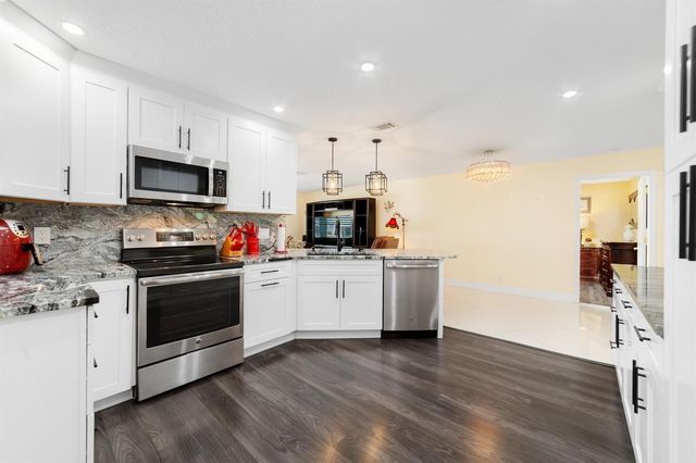 2107 SW 22nd Street, Boynton Beach, FL 33426
