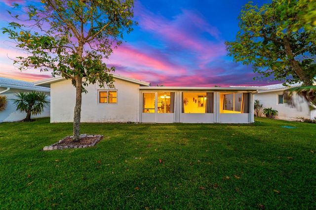 2107 SW 22nd Street, Boynton Beach, FL 33426