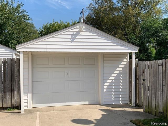 7428 Deering Street, Westland, MI 48185