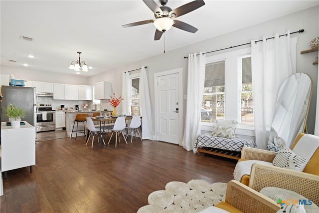 230 Thompson Place, San Antonio, TX 78225