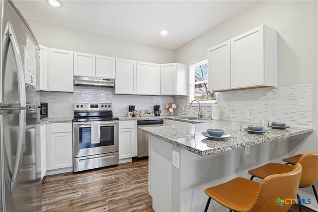 230 Thompson Place, San Antonio, TX 78225