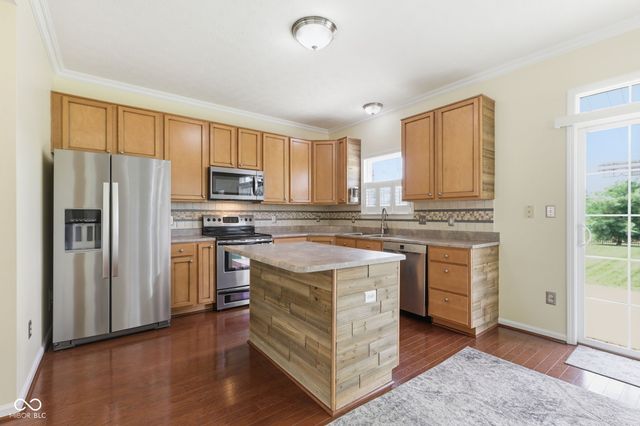 9080 N Falling Waters Drive, Mccordsville, IN 46055