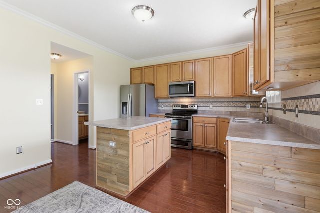 9080 N Falling Waters Drive, Mccordsville, IN 46055