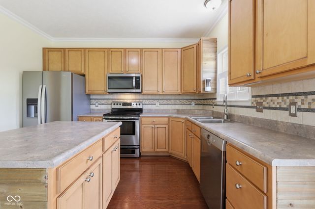 9080 N Falling Waters Drive, Mccordsville, IN 46055