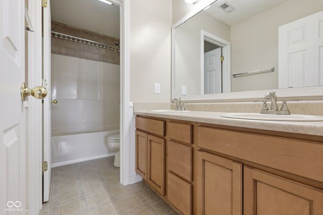 9080 N Falling Waters Drive, Mccordsville, IN 46055