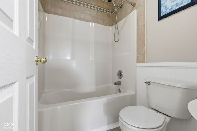 9080 N Falling Waters Drive, Mccordsville, IN 46055