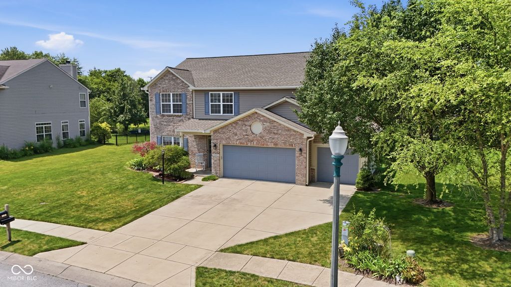 9080 N Falling Waters Drive, Mccordsville, IN 46055