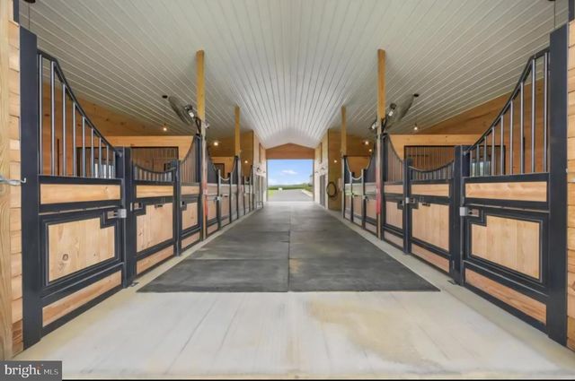 143 PEARSONS CORNER RD, Hartly, DE 19953