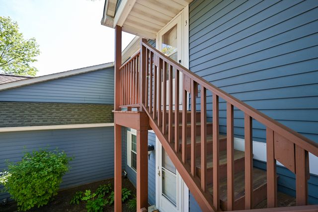 363 Pembroke Lane 3, Glen Ellyn, IL 60137