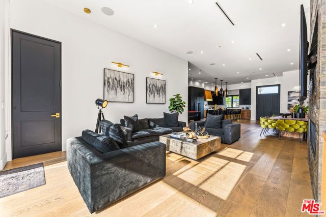 6207 Babcock Avenue, North Hollywood (los Angeles), CA 91606