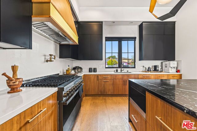 6207 Babcock Avenue, North Hollywood (los Angeles), CA 91606