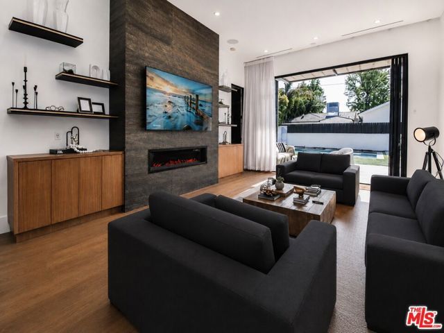 6207 Babcock Avenue, North Hollywood (los Angeles), CA 91606