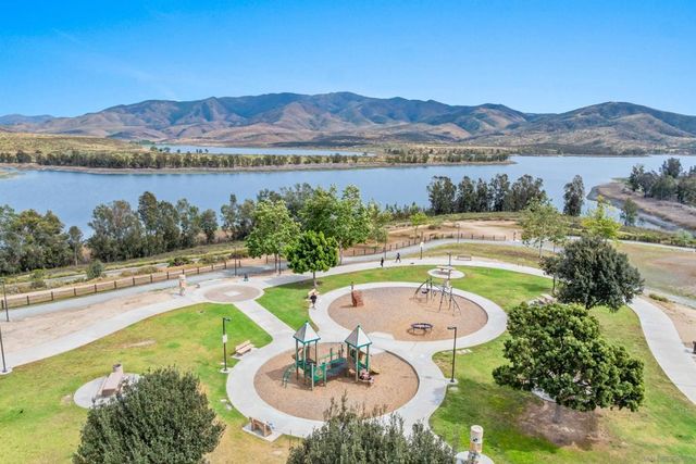 2754 Silver Medal Rd 5, Chula Vista, CA 91915