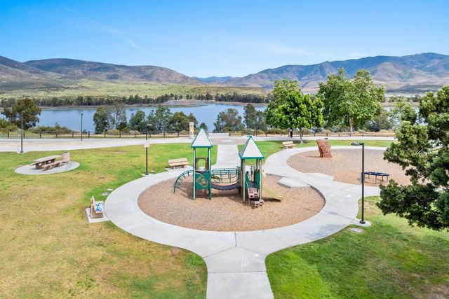 2754 Silver Medal Rd 5, Chula Vista, CA 91915