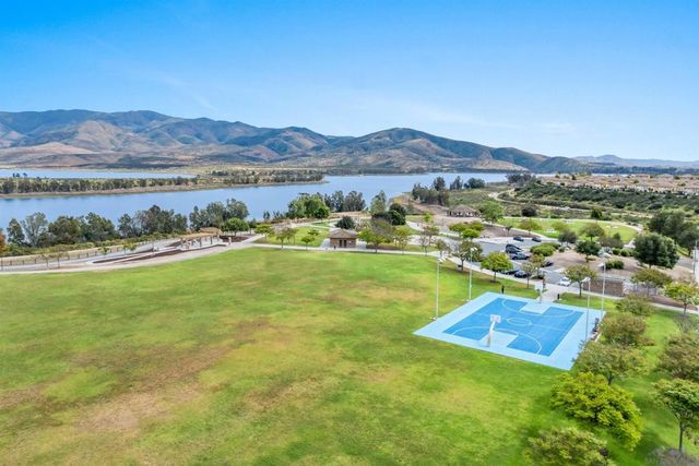 2754 Silver Medal Rd 5, Chula Vista, CA 91915