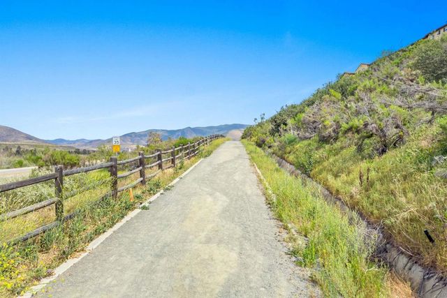 2754 Silver Medal Rd 5, Chula Vista, CA 91915