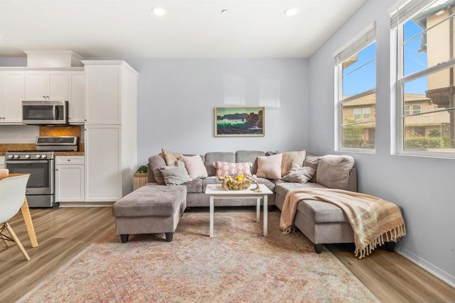 2754 Silver Medal Rd 5, Chula Vista, CA 91915