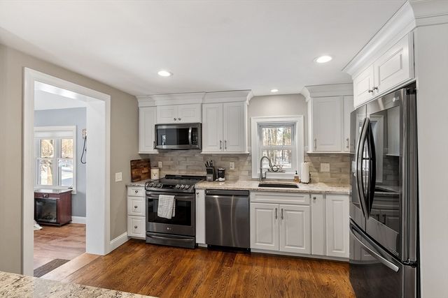 555 Oak Hill Rd, Fitchburg, MA 01420