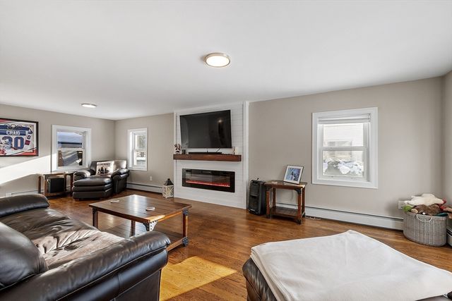 555 Oak Hill Rd, Fitchburg, MA 01420