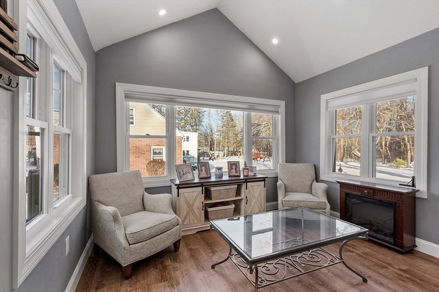 555 Oak Hill Rd, Fitchburg, MA 01420