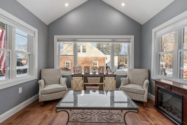 555 Oak Hill Rd, Fitchburg, MA 01420