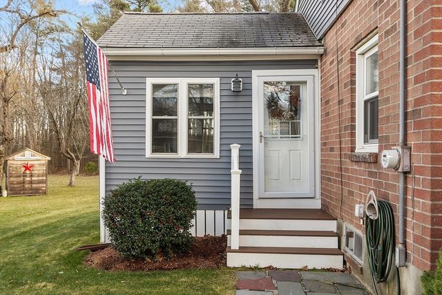 555 Oak Hill Rd, Fitchburg, MA 01420