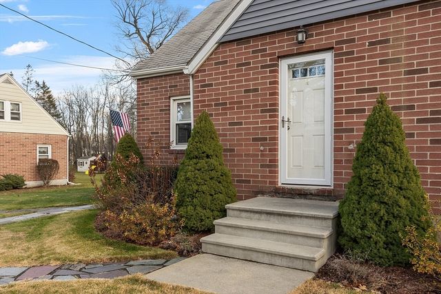 555 Oak Hill Rd, Fitchburg, MA 01420