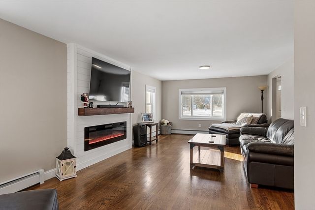 555 Oak Hill Rd, Fitchburg, MA 01420