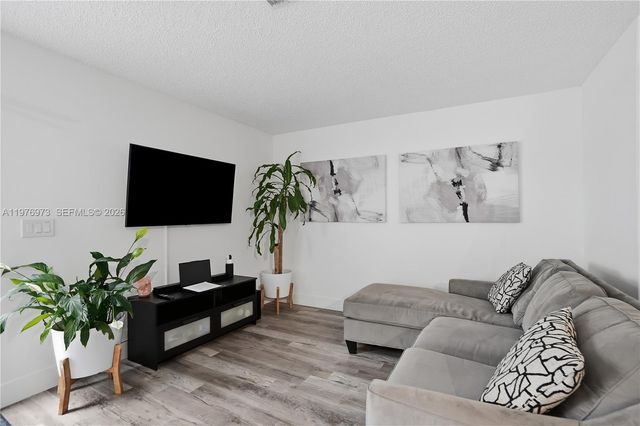 4765 SW 14th St, Deerfield Beach, FL 33442