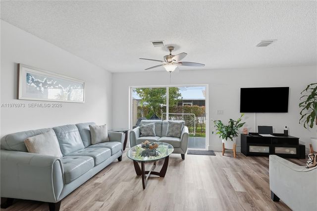 4765 SW 14th St, Deerfield Beach, FL 33442