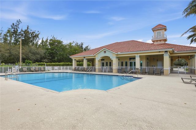 4765 SW 14th St, Deerfield Beach, FL 33442