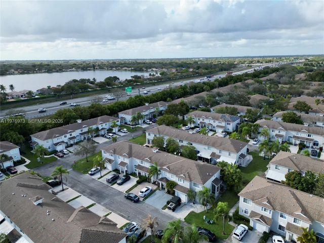 4765 SW 14th St, Deerfield Beach, FL 33442