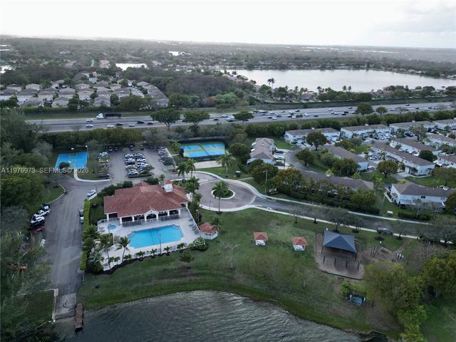 4765 SW 14th St, Deerfield Beach, FL 33442