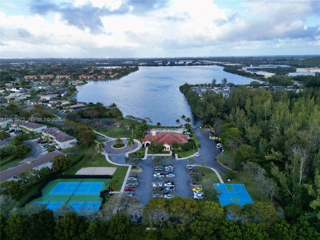 4765 SW 14th St, Deerfield Beach, FL 33442