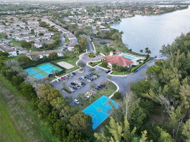 4765 SW 14th St, Deerfield Beach, FL 33442