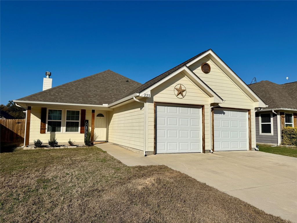 225 Lovers Path Drive, Springtown, TX 76082