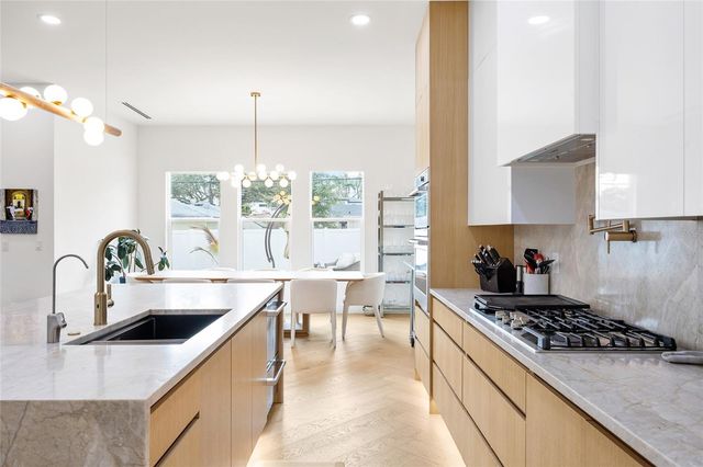 910 W WEST STREET, Tampa, FL 33602