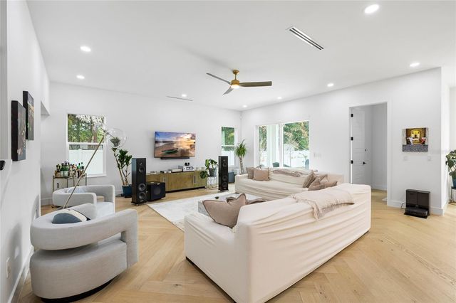 910 W WEST STREET, Tampa, FL 33602