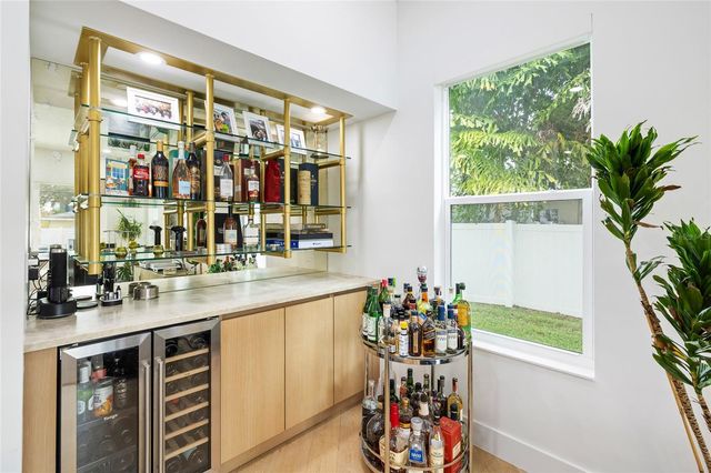 910 W WEST STREET, Tampa, FL 33602