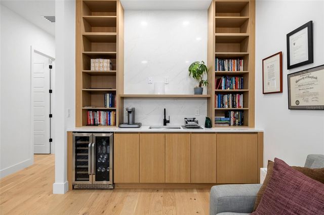 910 W WEST STREET, Tampa, FL 33602