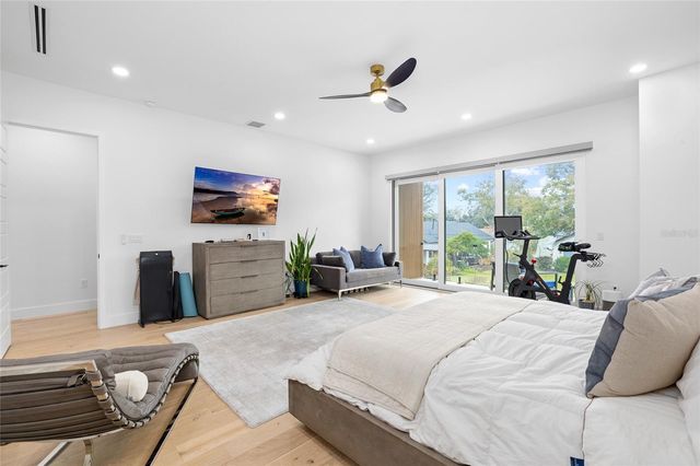 910 W WEST STREET, Tampa, FL 33602