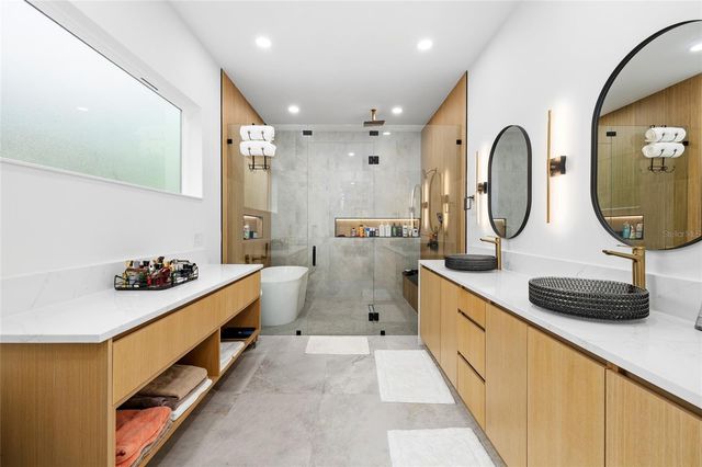 910 W WEST STREET, Tampa, FL 33602