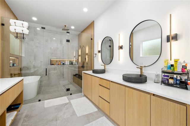 910 W WEST STREET, Tampa, FL 33602