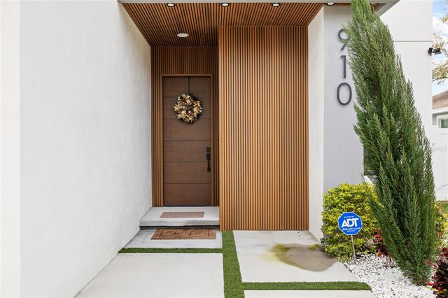 910 W WEST STREET, Tampa, FL 33602