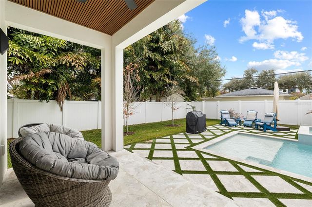 910 W WEST STREET, Tampa, FL 33602